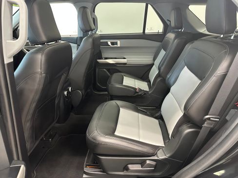 Used 2022 Ford Explorer XLT w/ Equipment Group 202A image 13
