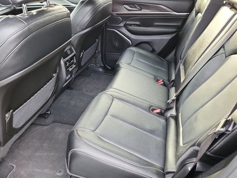 Used 2024 Jeep Grand Cherokee Overland image 11