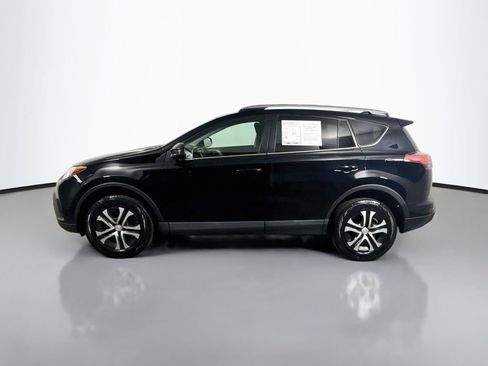 Certified 2018 Toyota RAV4 LE FWD image 4