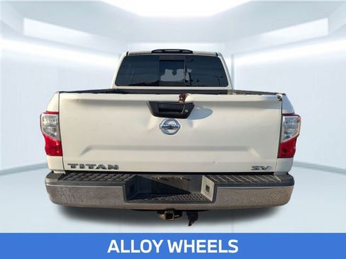 Used 2017 Nissan Titan SV image 4