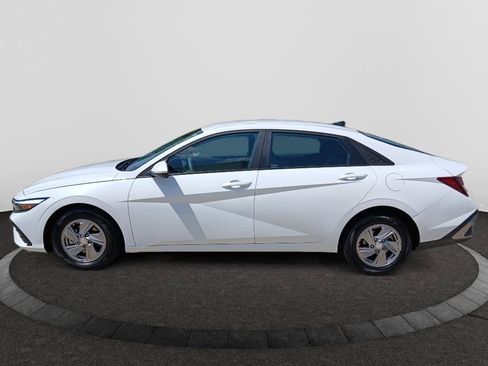 Used 2025 Hyundai Elantra SE FWD image 4