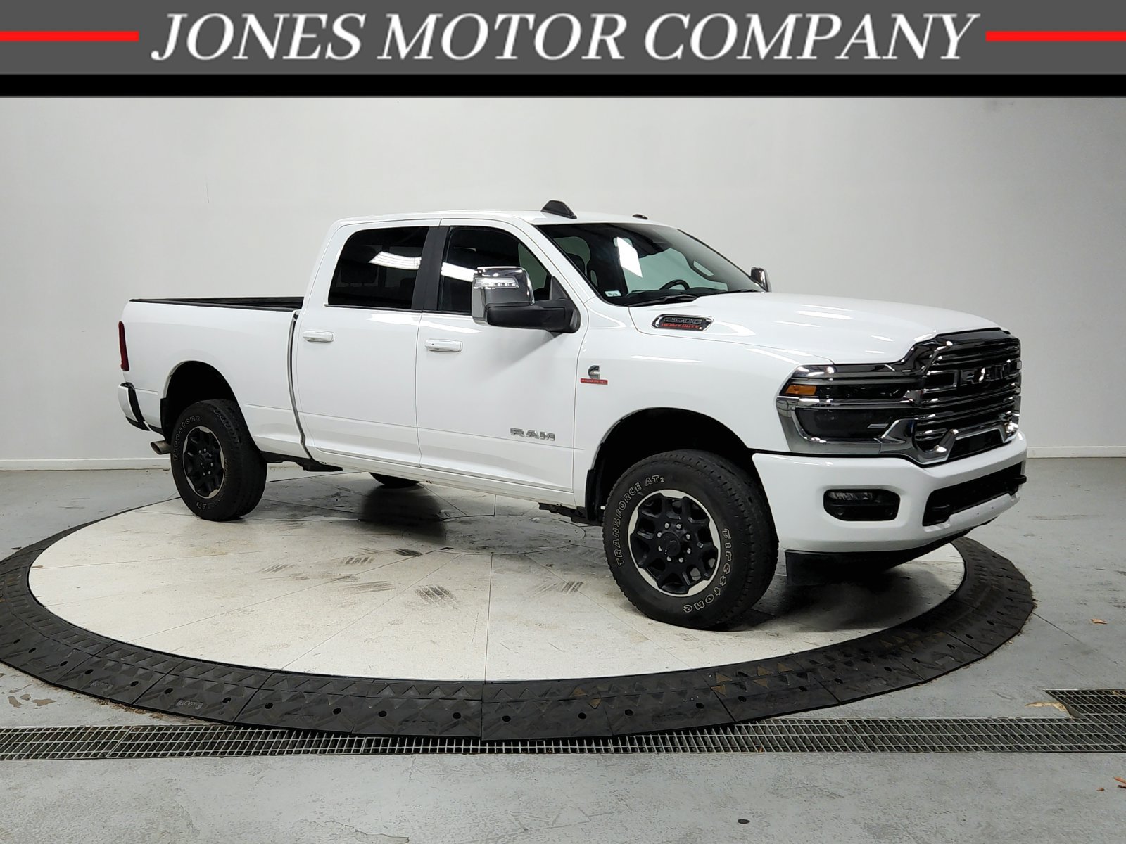 Used 2025 RAM 2500 Laramie AWD/4WD image 1
