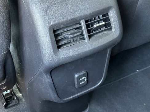 Used 2024 Chevrolet Equinox LT image 41