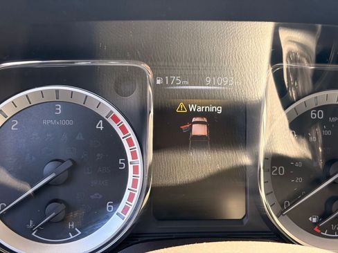 Used 2017 Nissan Titan Platinum Reserve AWD/4WD image 9