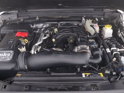 Used 2024 Jeep Gladiator Rubicon w/ Technology Group AWD/4WD image 15