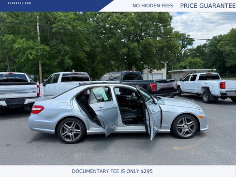 Used 2011 Mercedes-Benz E 550 4MATIC Sedan image 4