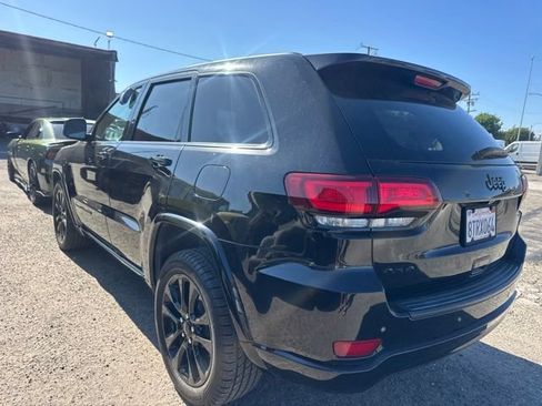 Used 2019 Jeep Grand Cherokee Altitude AWD/4WD image 7