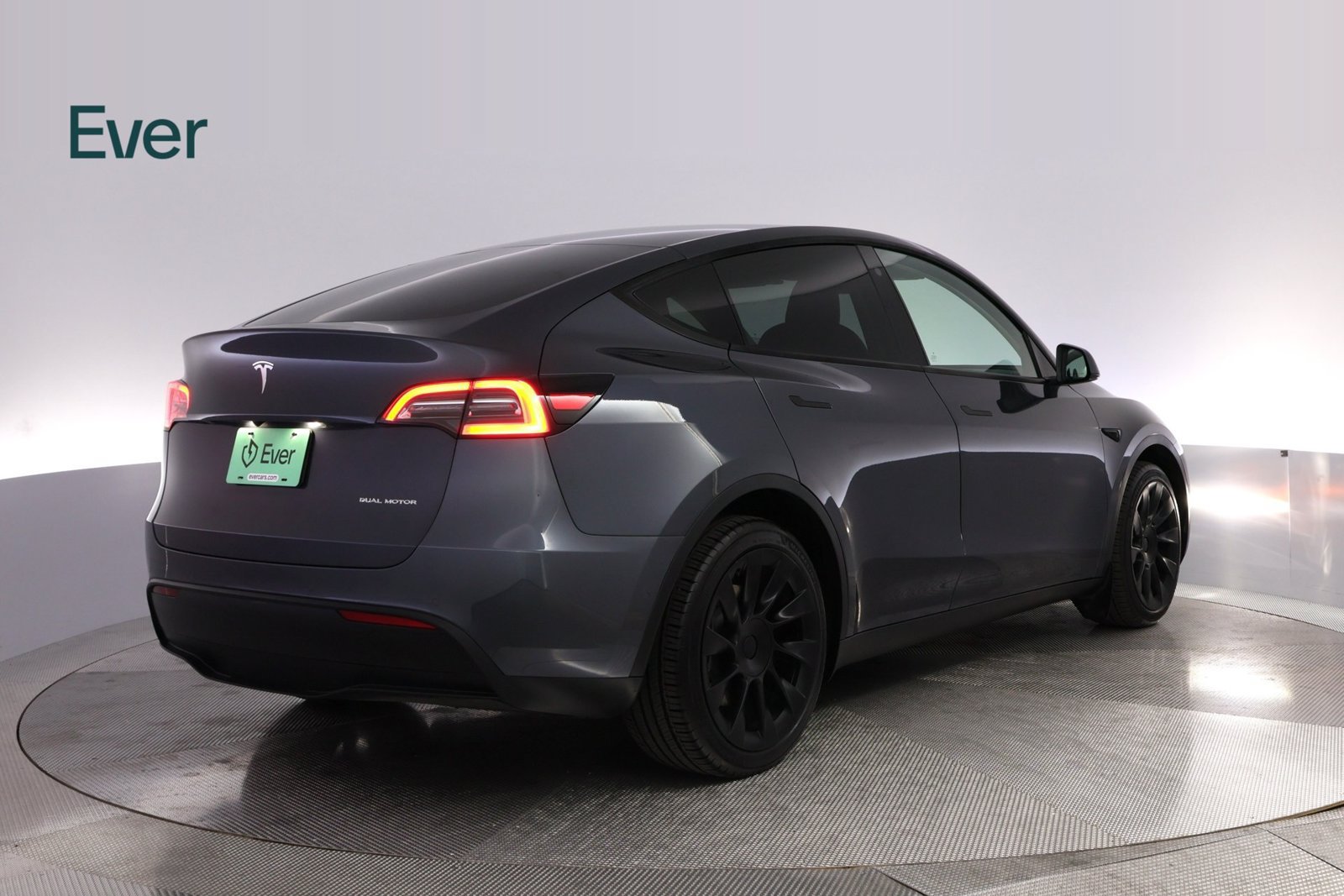 Used 2022 Tesla Model Y Long Range AWD/4WD image 3
