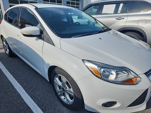 Used 2014 Ford Focus SE FWD image 2