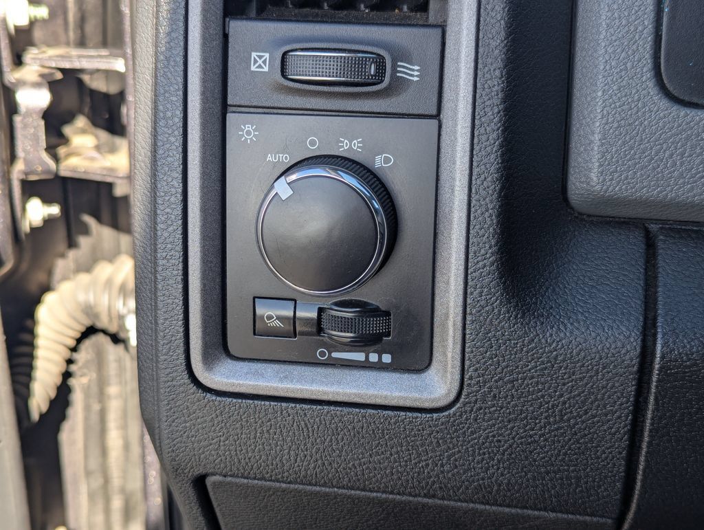Used 2018 RAM 1500 ST w/ SXT Appearance Group AWD/4WD image 22