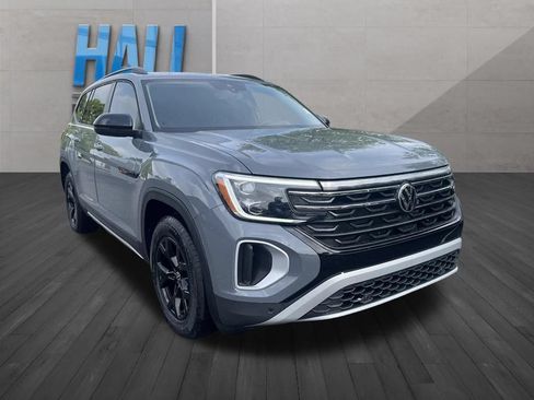 Certified 2024 Volkswagen Atlas Peak Edition SE AWD/4WD image 8
