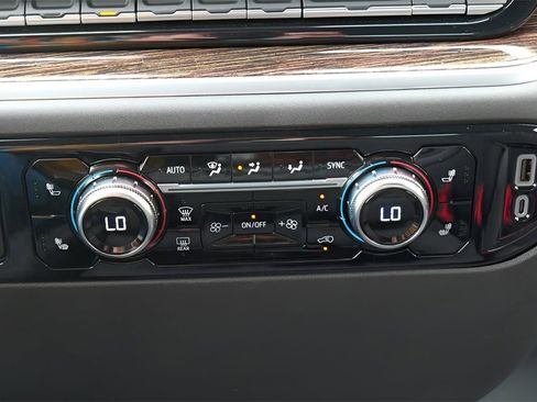 New 2025 GMC Sierra 1500 Elevation image 16