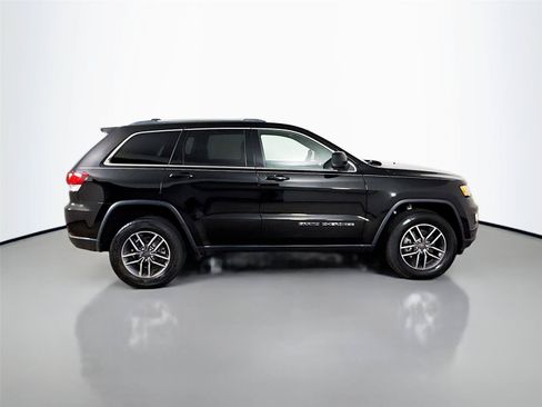 Used 2020 Jeep Grand Cherokee Laredo w/ 18" Wheel & 8.4" Radio Group AWD/4WD image 16