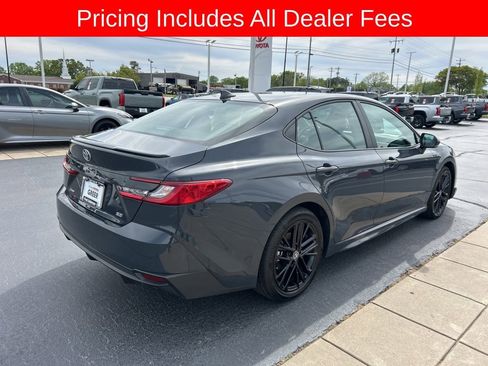 Used 2025 Toyota Camry SE FWD image 18