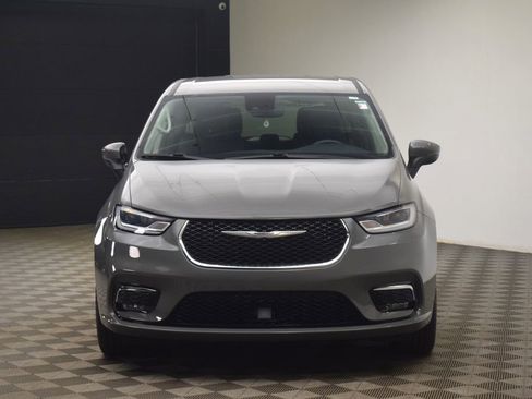 Used 2023 Chrysler Pacifica Touring-L AWD/4WD image 23