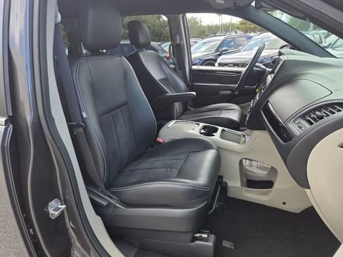 Used 2019 Dodge Grand Caravan SXT FWD image 19