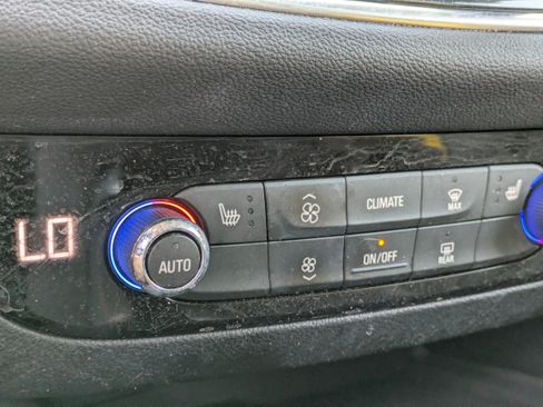 Used 2020 Buick Enclave Essence w/ Sport Touring Edition image 30