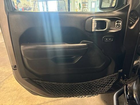 Used 2019 Jeep Wrangler Unlimited Rubicon w/ LED Lighting Group AWD/4WD image 14