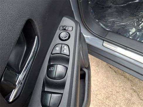 Used 2023 Nissan Kicks SV image 21