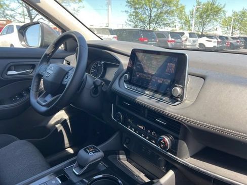 Used 2025 Nissan Rogue SV AWD/4WD image 30