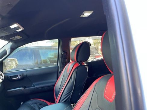 Used 2023 Toyota Tacoma TRD Sport image 2