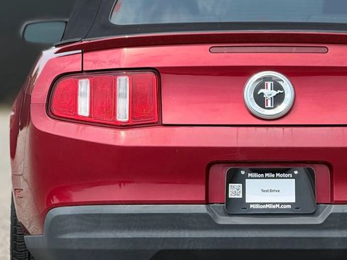 Used 2010 Ford Mustang Convertible RWD image 13