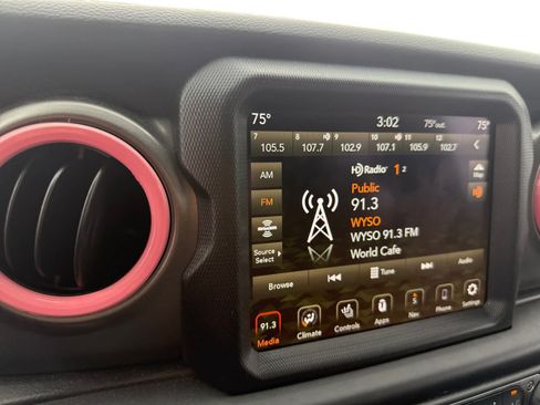 Used 2023 Jeep Gladiator Sport AWD/4WD image 15