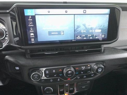 Used 2024 Jeep Wrangler Sport S image 15