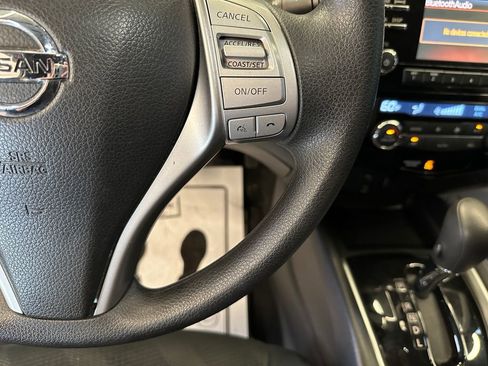 Used 2016 Nissan Rogue SV AWD/4WD image 12
