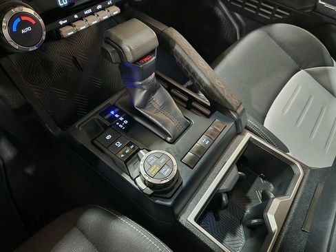 Used 2024 Toyota Tacoma TRD Off-Road image 39