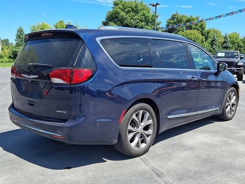 Used 2019 Chrysler Pacifica Limited w/ Tire & Wheel Group FWD image 6