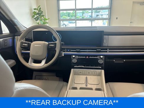 Used 2025 Hyundai Santa Fe Calligraphy FWD image 9