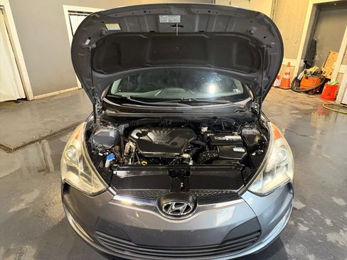 Used 2017 Hyundai Veloster FWD image 27