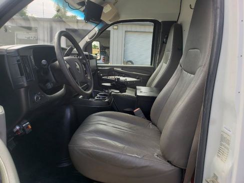 Used 2010 Chevrolet Express 3500 Extended RWD image 23