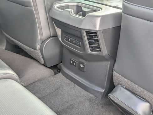 Used 2024 Toyota Tundra Platinum AWD/4WD image 33