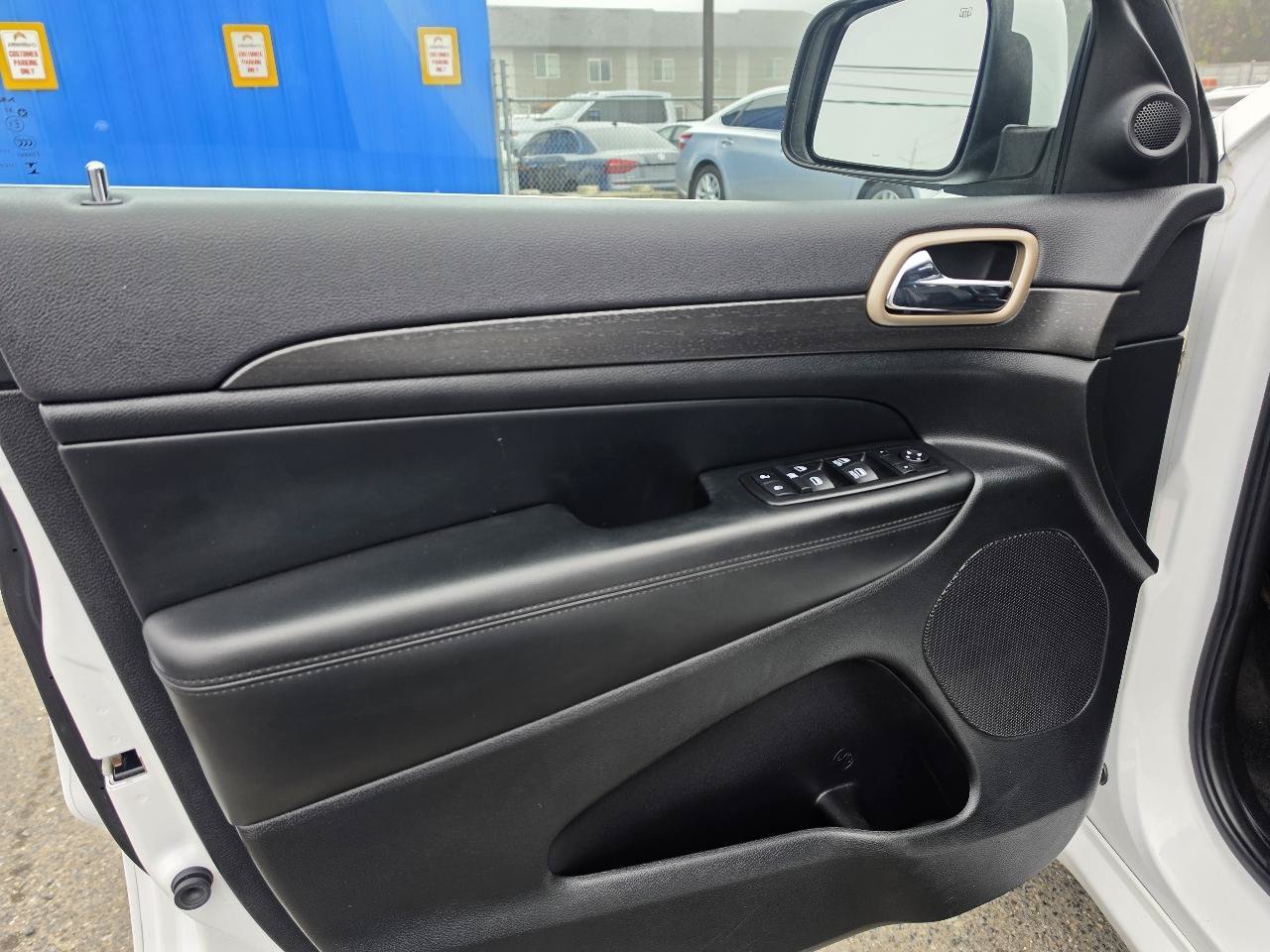 Used 2015 Jeep Grand Cherokee Altitude AWD/4WD image 11