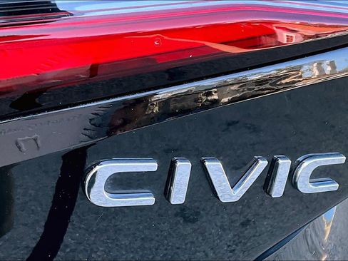 Used 2025 Honda Civic Sport image 11