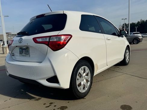 Used 2018 Toyota Yaris L image 2