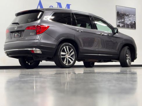 Used 2017 Honda Pilot Touring image 4