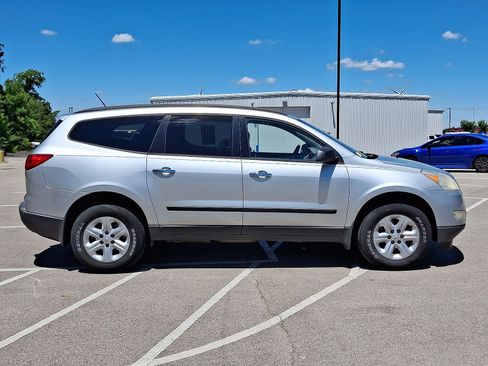 Used 2011 Chevrolet Traverse LS FWD image 23