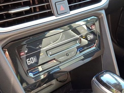 Certified 2025 Volkswagen Taos SE image 22