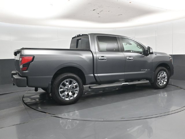Used 2021 Nissan Titan SL w/ Moonroof Package AWD/4WD image 32