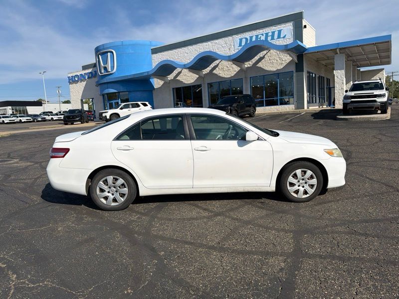Used 2011 Toyota Camry LE FWD image 8
