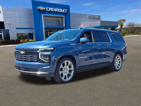 Used 2025 Chevrolet Suburban High Country AWD/4WD image 34
