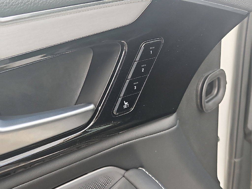 Certified 2026 Acura MDX w/ Technology Package FWD image 18