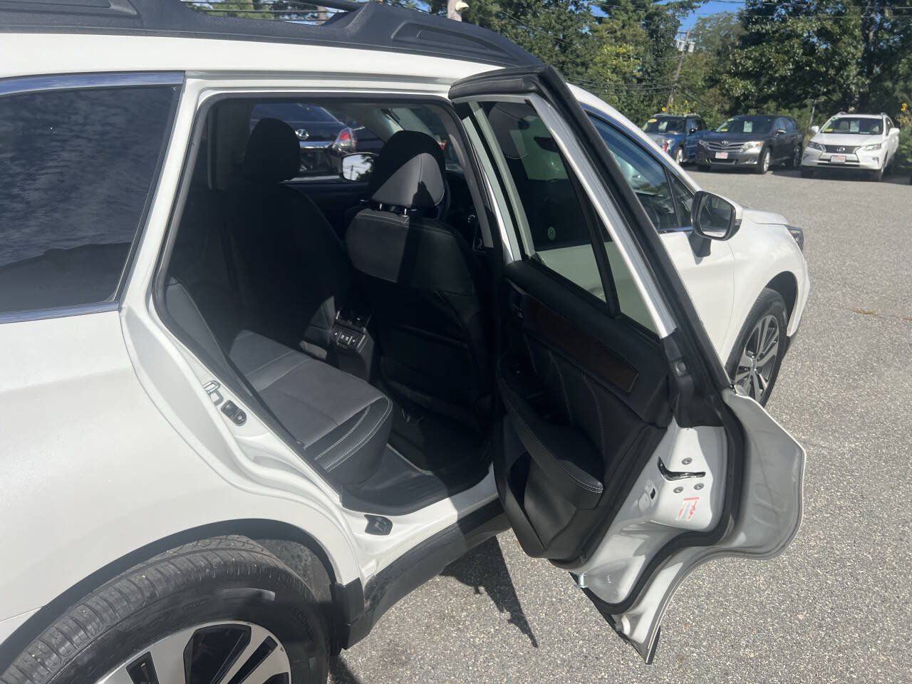 Used 2019 Subaru Outback 2.5i Limited AWD/4WD image 12