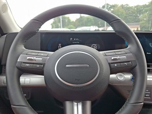 Certified 2025 Hyundai Kona SEL AWD/4WD image 8