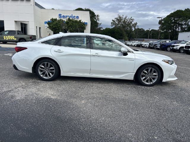 Used 2020 Toyota Avalon XLE w/ Moonroof Package FWD image 3