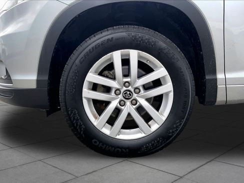 Used 2016 Toyota Highlander LE FWD image 11