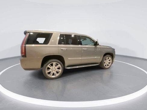 Used 2018 Cadillac Escalade Luxury image 8